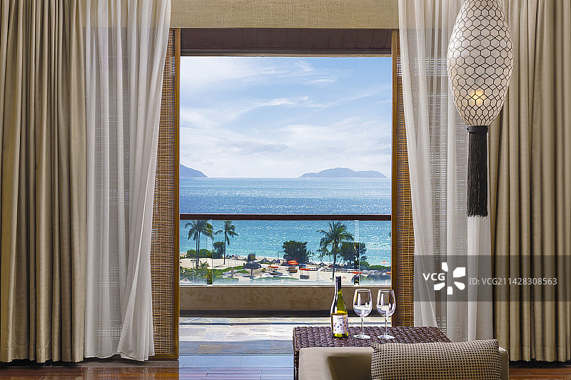 度假酒店室内看海景图片素材