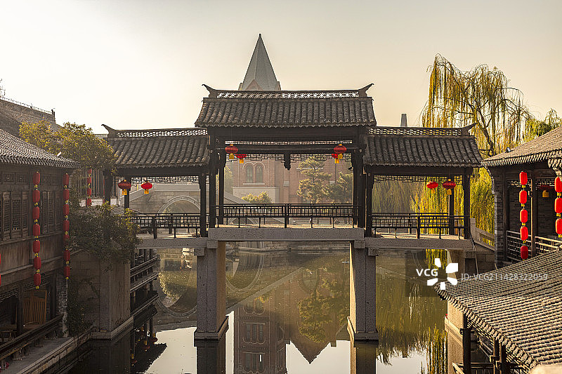 中国山东枣庄台儿庄古城东可风桥风光图片素材