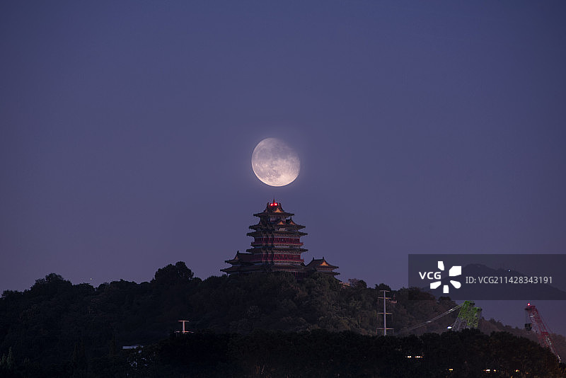 《阅江楼悬月》图片素材