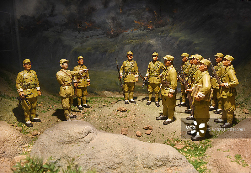 山东临沂孟良崮战役纪念馆“廖国政借兵”塑像图片素材