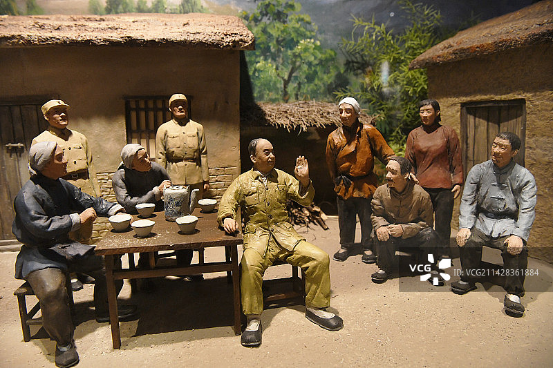 山东临沂孟良崮战役纪念馆“陈毅在道士海”塑像图片素材