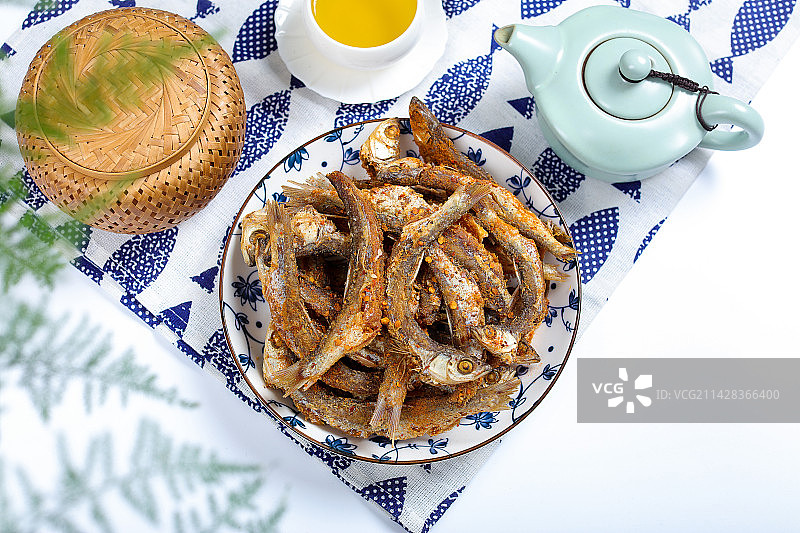 香酥美味特色炒油炸刁子鱼图片素材