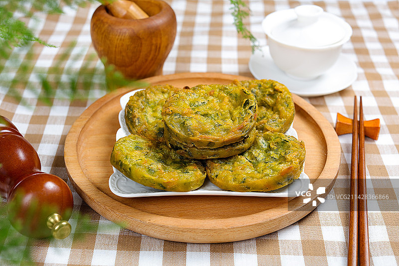 地方特色美食小吃油炸韭菜盒子图片素材