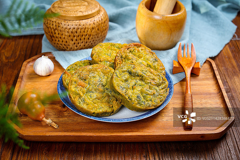 地方特色美食小吃油炸韭菜盒子图片素材