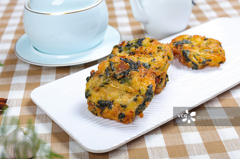 特色地方小吃美食油炸野菜虾饼图片素材