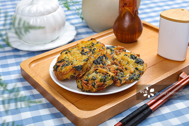 特色地方小吃美食油炸野菜虾饼图片素材