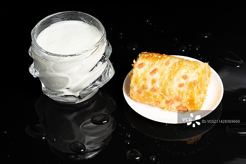 牛奶与蛋糕图片素材