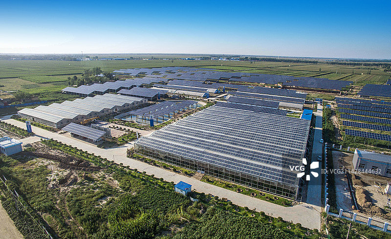 农业大棚与太阳能光伏板图片素材