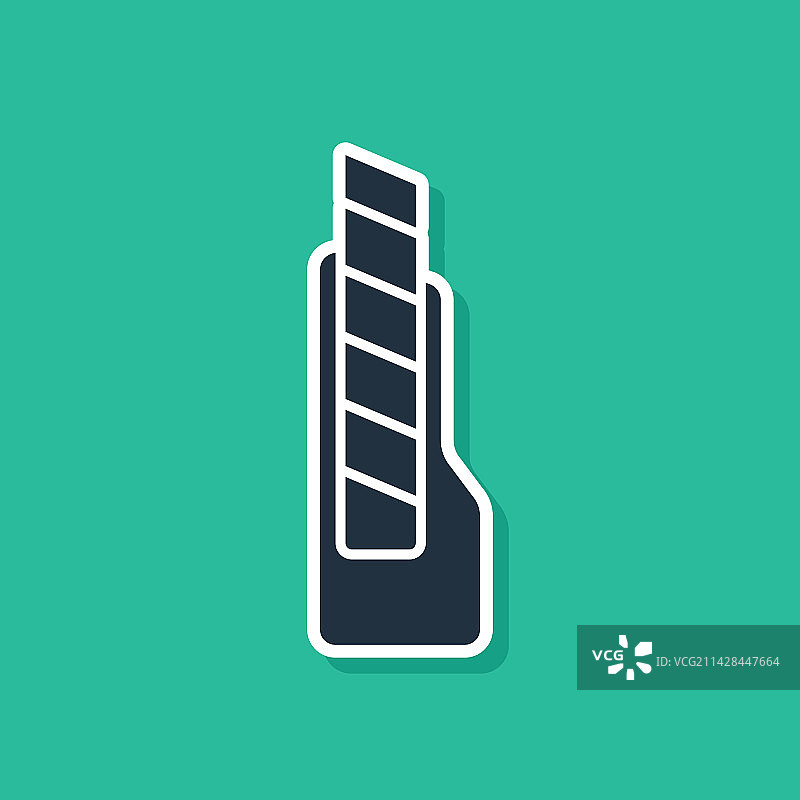 绿色背景上隔离的蓝色文具刀图标图片素材