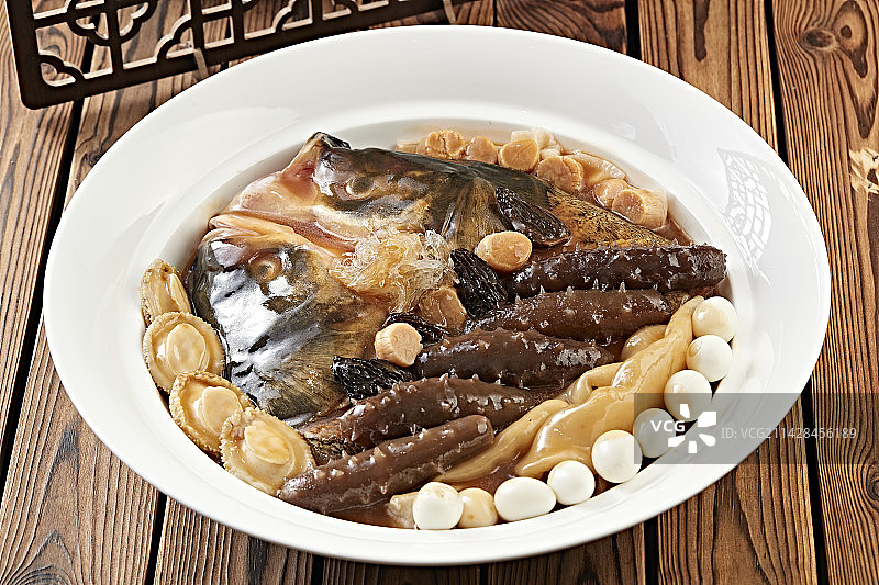 炖野生鱼头佛跳墙图片素材