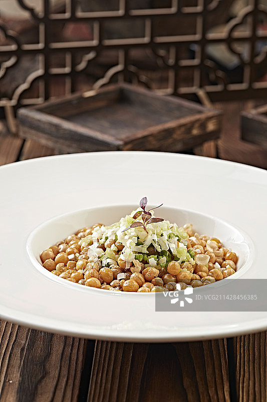 葱香油炸大黄豆图片素材