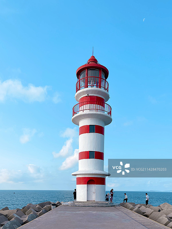 蓝天下的灯塔俯视图图片素材