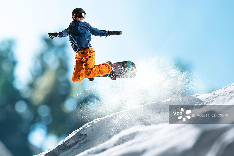 滑雪的青年男人图片素材