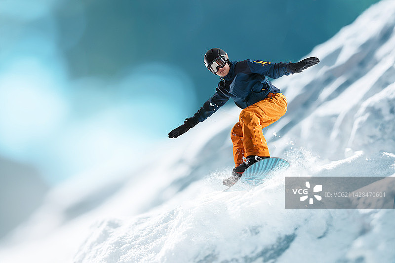 滑雪的青年男人图片素材