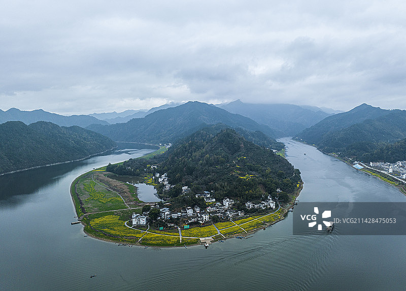 航拍安徽省黄山市深渡凤凰岛风光图片素材