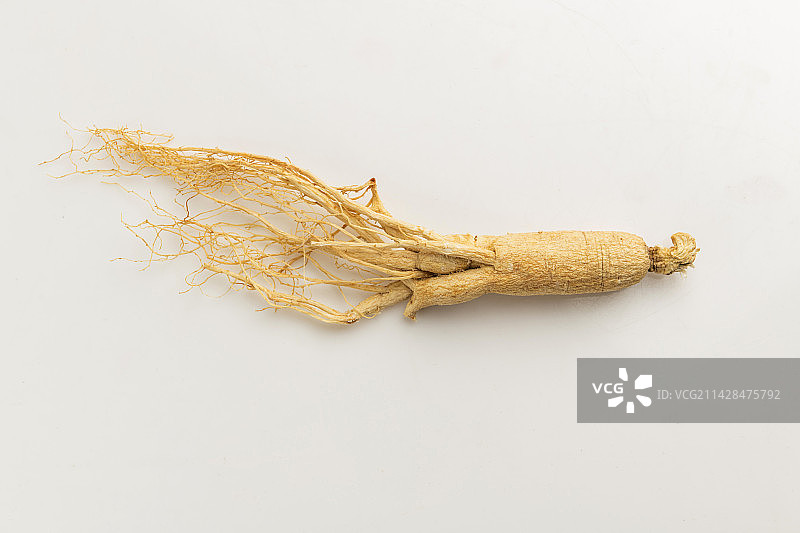 名贵滋补中药材人参摆放桌面上特写图片素材