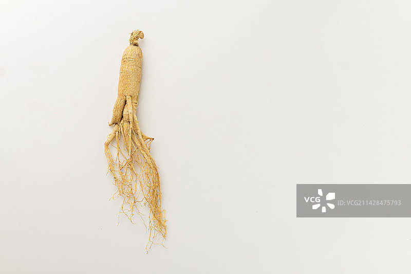 名贵滋补中药材人参摆放桌面上特写图片素材