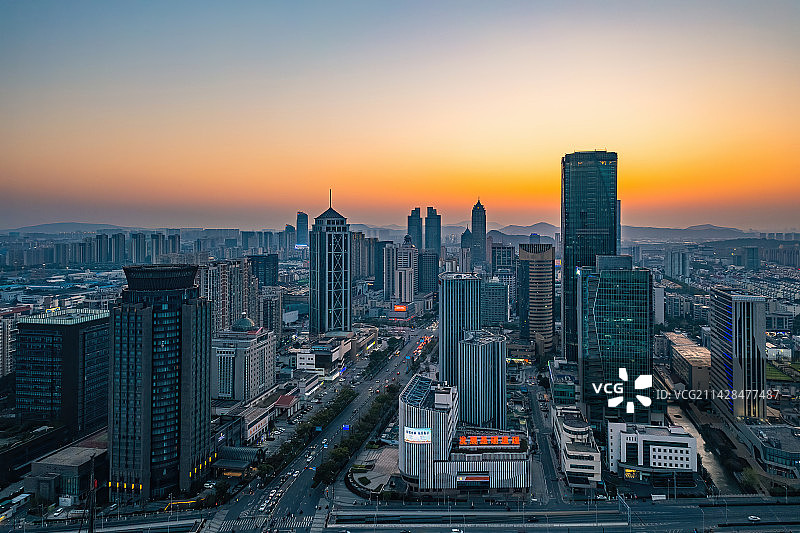 航拍江苏苏州现代城市风光夜景街道图片素材