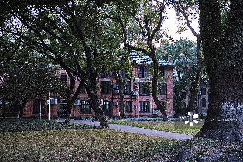 广州中山大学红砖复古民国建筑群图片素材