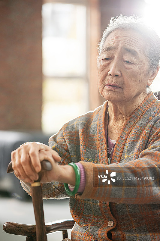 孤独的老年人图片素材