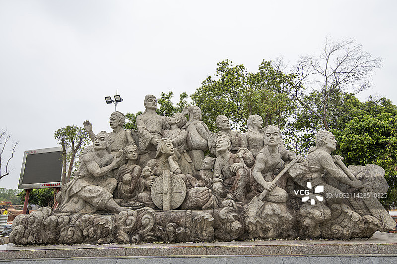 广东韶关南雄著名旅游景点珠玑古巷雕塑图片素材