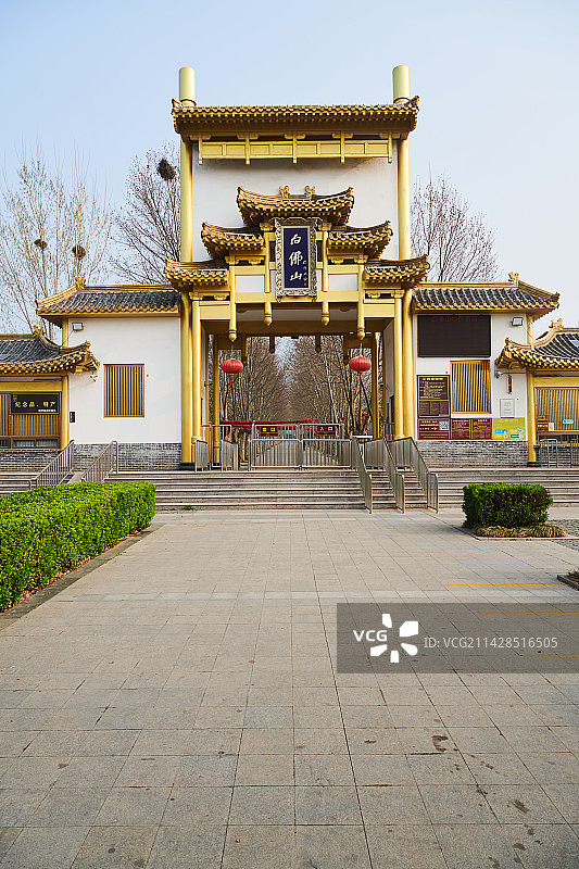 清晨中的白佛山图片素材