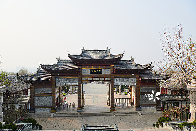 清晨中的白佛山图片素材