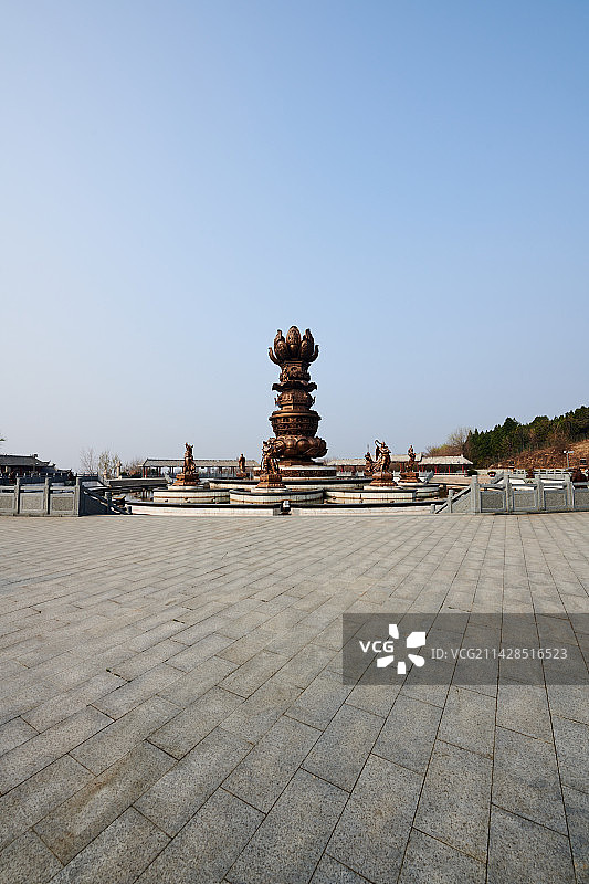 清晨中的白佛山图片素材