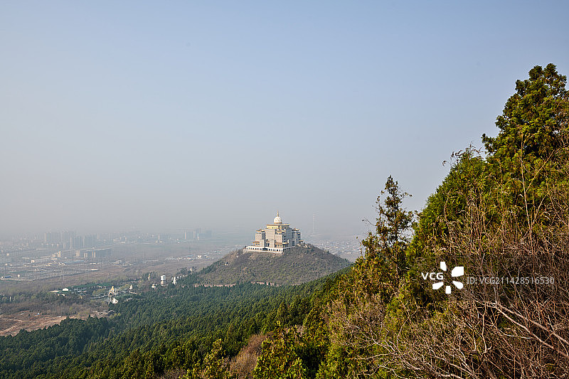 清晨中的白佛山图片素材