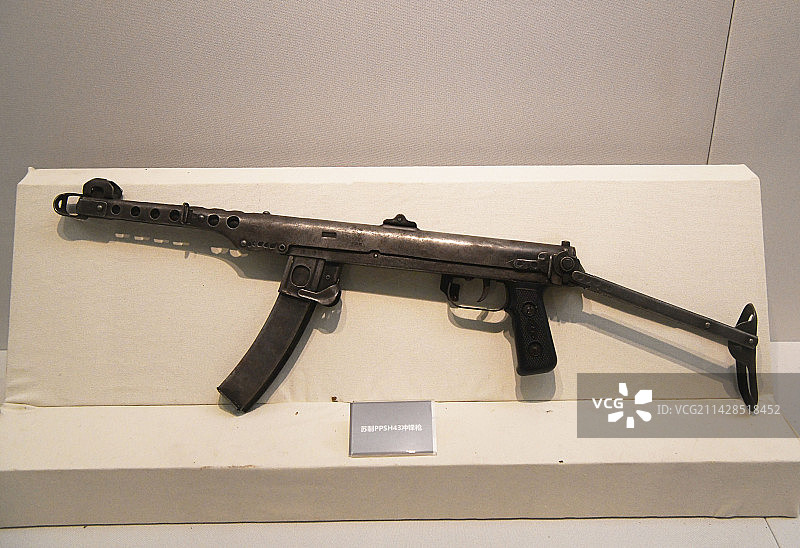 山东临沂孟良崮战役纪念馆展品  枪支  武器图片素材
