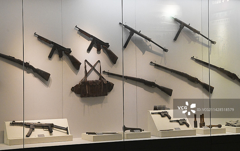 山东临沂孟良崮战役纪念馆展品 枪支 武器图片素材