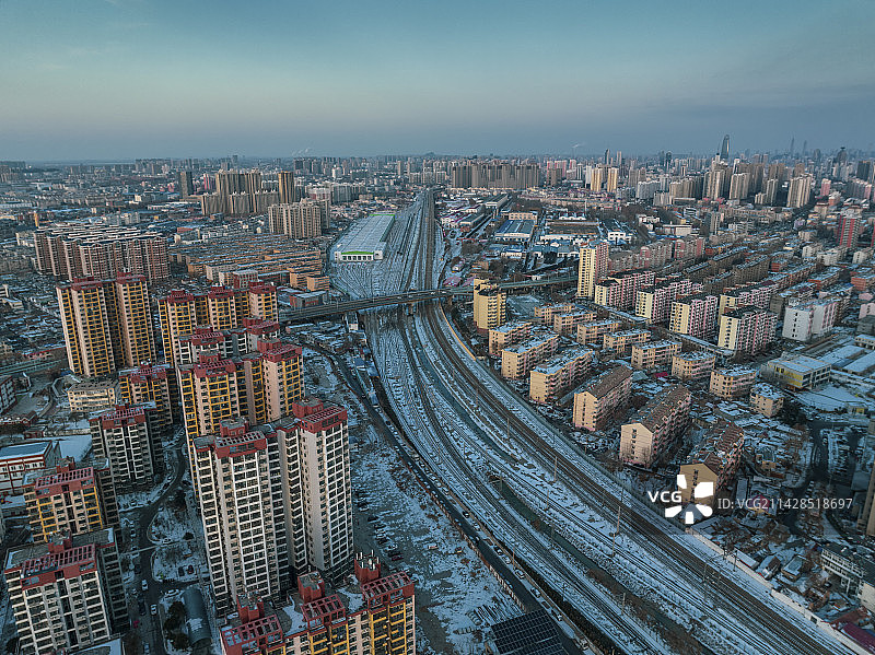 航拍京沪高铁济南段雪景风光图片素材