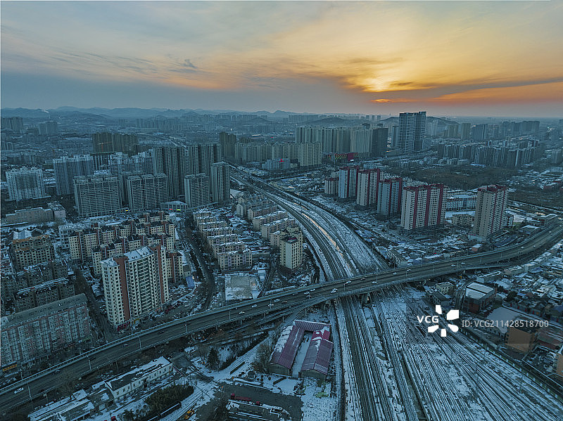 航拍京沪高铁济南段雪景风光图片素材