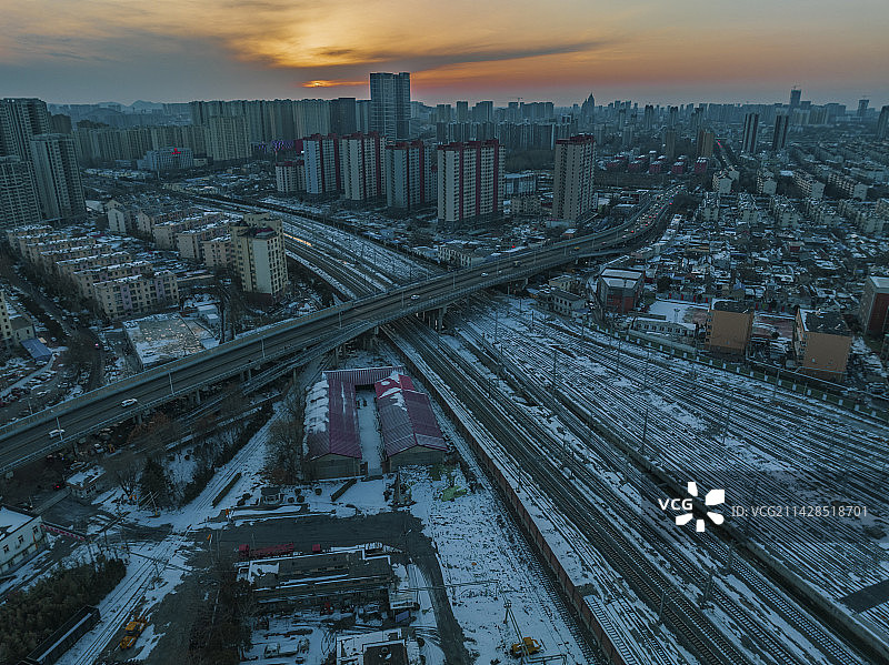 航拍京沪高铁济南段雪景风光图片素材