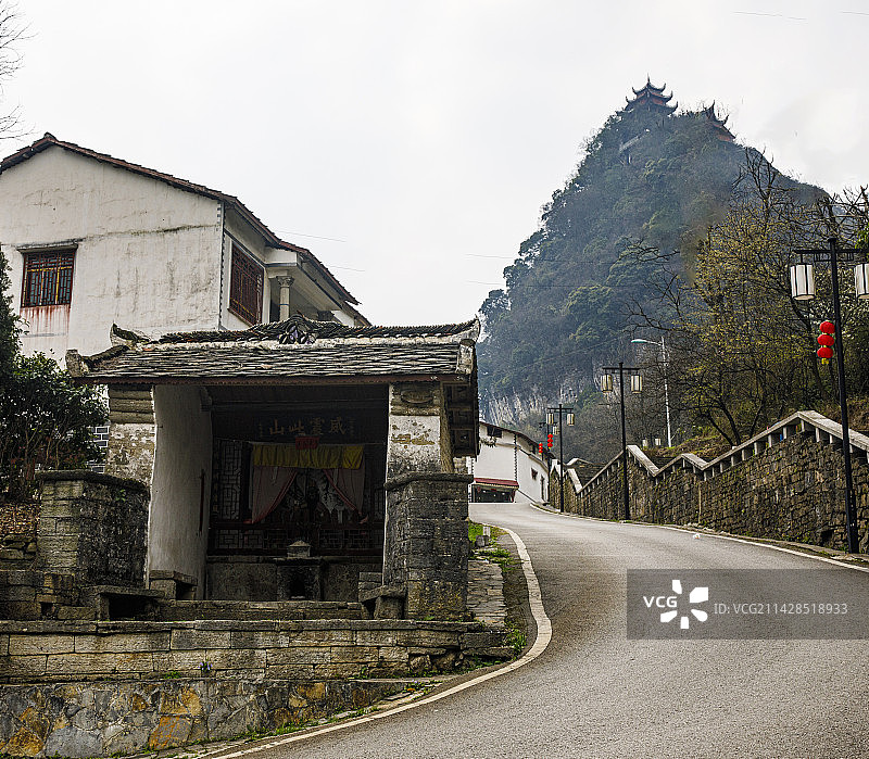 中国贵州安顺市西秀区七眼桥云峰云鹫山、云鹫寺图片素材