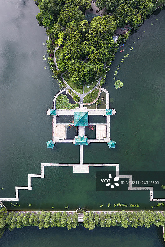 武汉东湖碧潭观鱼图片素材