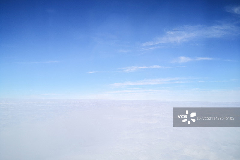 在飞机上看蓝天白云图片素材