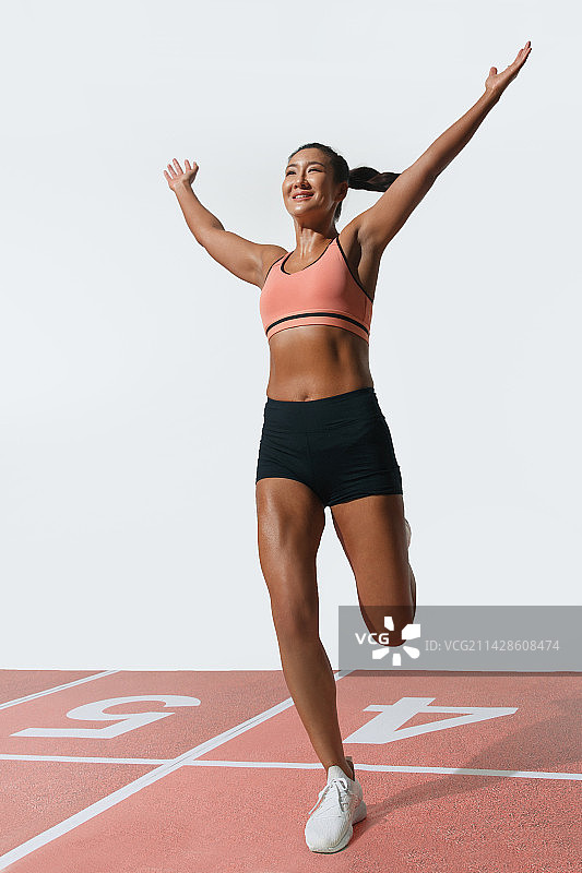 女运动员跑到终点冲刺图片素材