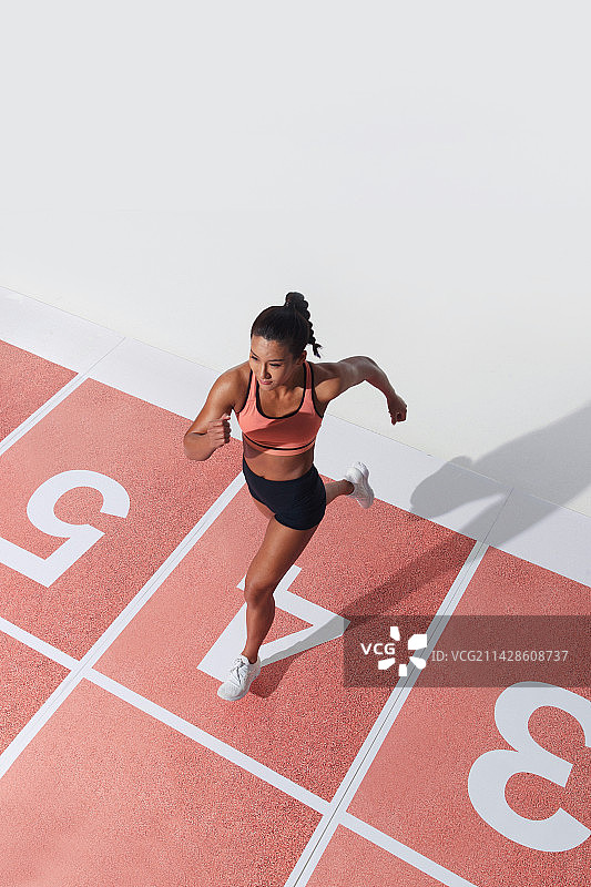 女运动员赛跑图片素材