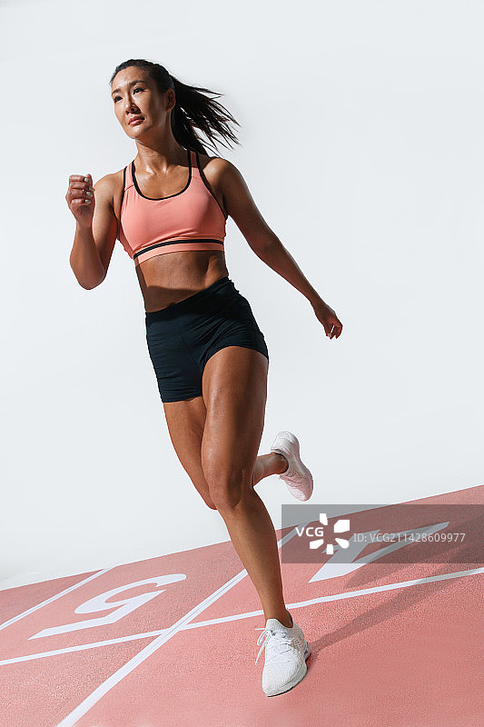 女运动员赛跑图片素材