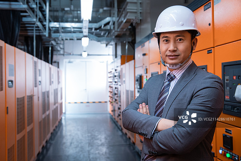 管理层在车间视察工作图片素材