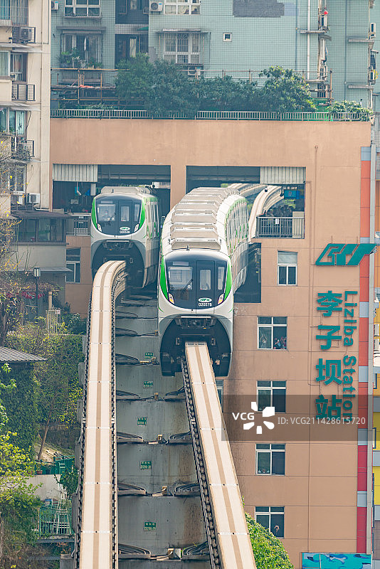 重庆开往春天的列车图片素材