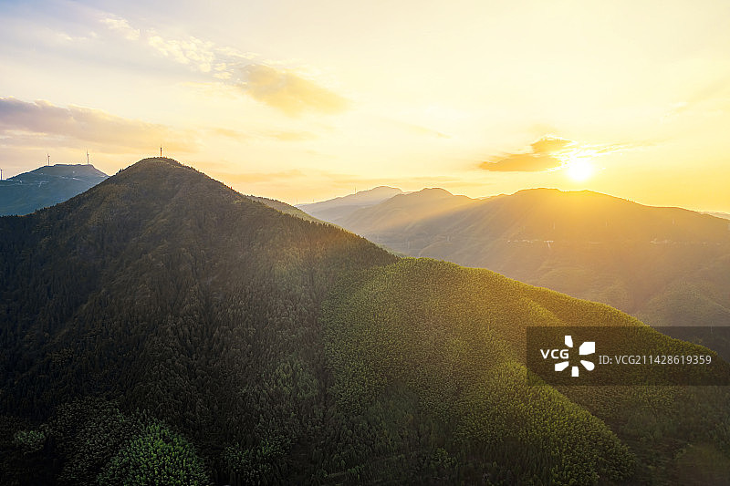 大气磅礴连绵群山山脉日出日落航拍风景图片素材