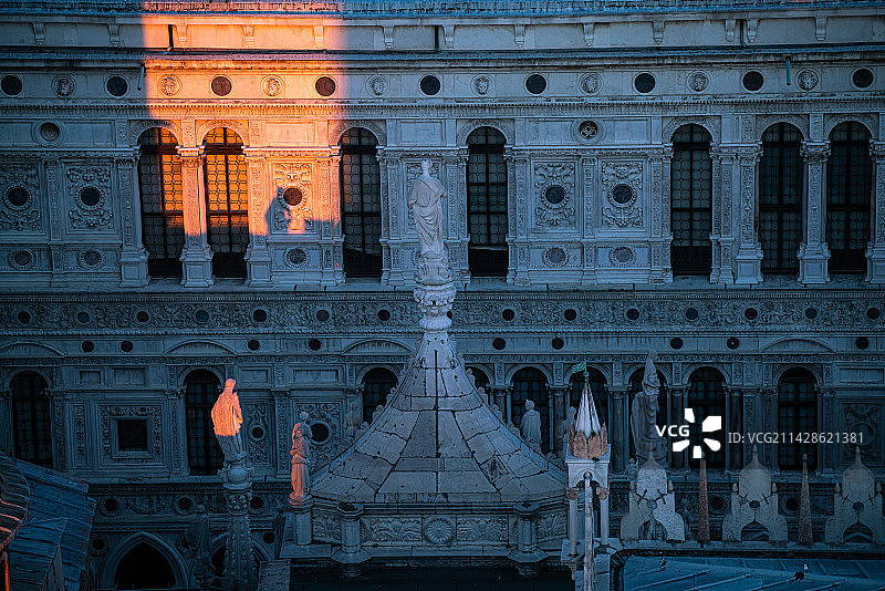 在高处俯瞰威尼斯海边日落图片素材