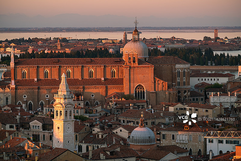 在高处俯瞰威尼斯海边日落图片素材