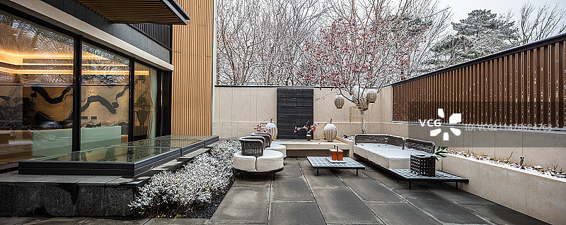 别墅庭院休闲桌椅图片素材