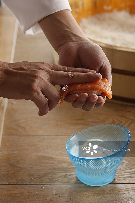 做寿司过程标准动作图片素材