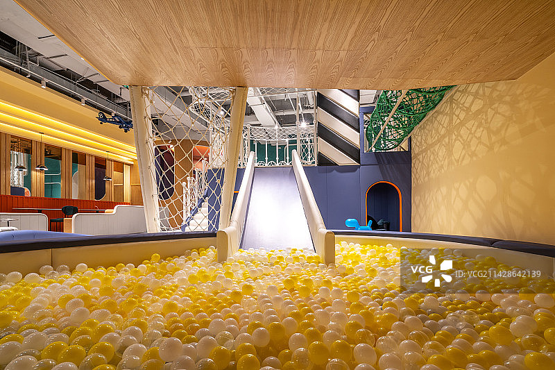 儿童游乐园室内海洋球图片素材