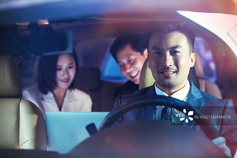商务人士和专车司机图片素材