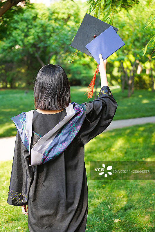 毕业季女孩图片素材